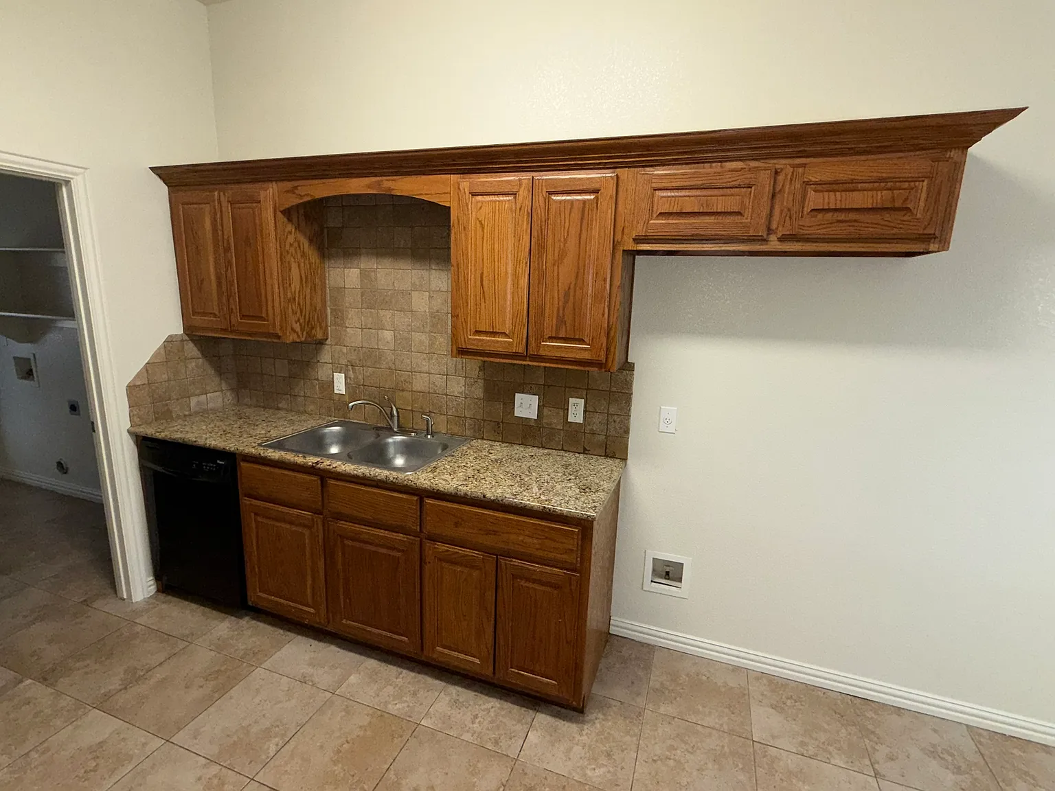 3 bed, 1100 sqft, $1,250 — Photo 4