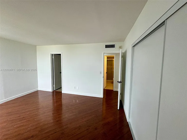 2020 NE 135th St #810 — Photo 32