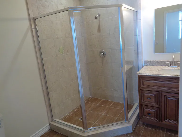 16429 Victory Blvd — Photo 11