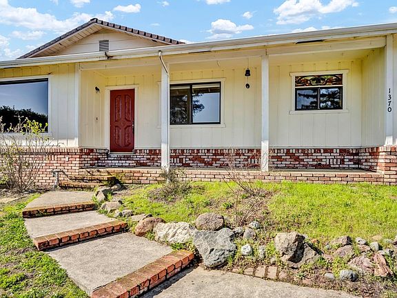 3rd image of 1370 Burgundy Drive