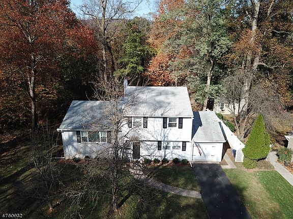 2nd image of 18 Bonnie Brook Ter