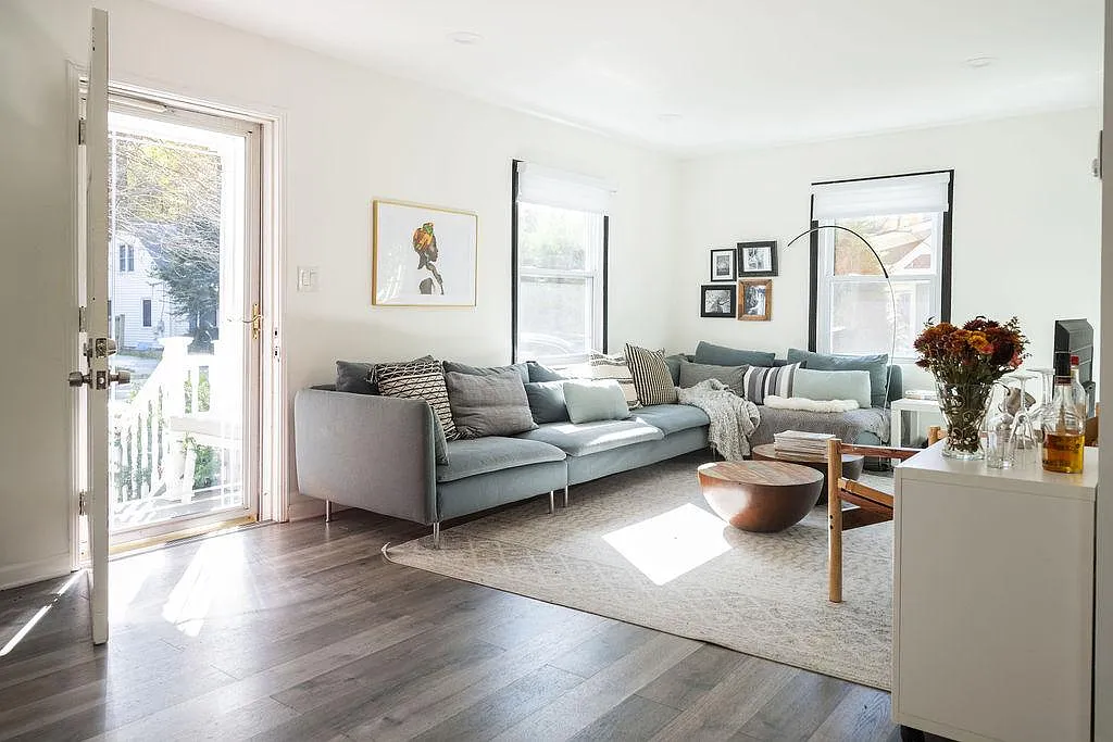 4 bed, 2300 sqft, $4,980 — Photo 1