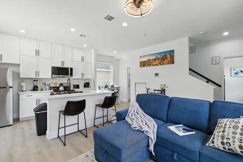 1 bed, 1300 sqft, $1,075 — Photo 3