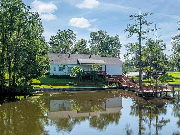 2nd image of 305 Bayou Oaks Dr