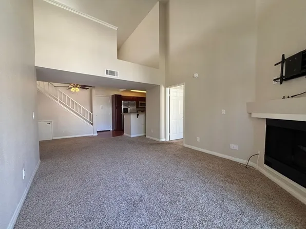 21450 Burbank Blvd APT 301, Woodland Hills, CA 91367