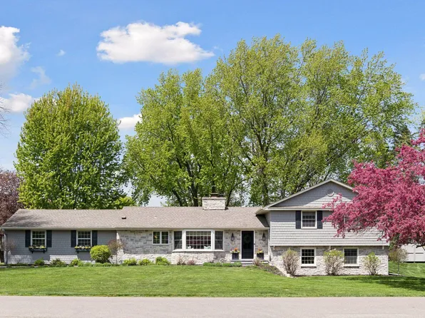 114 Chevy Chase Dr, Wayzata, MN 55391
