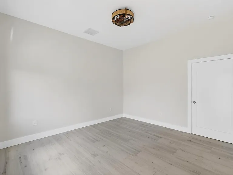 216 South Rd — Photo 3