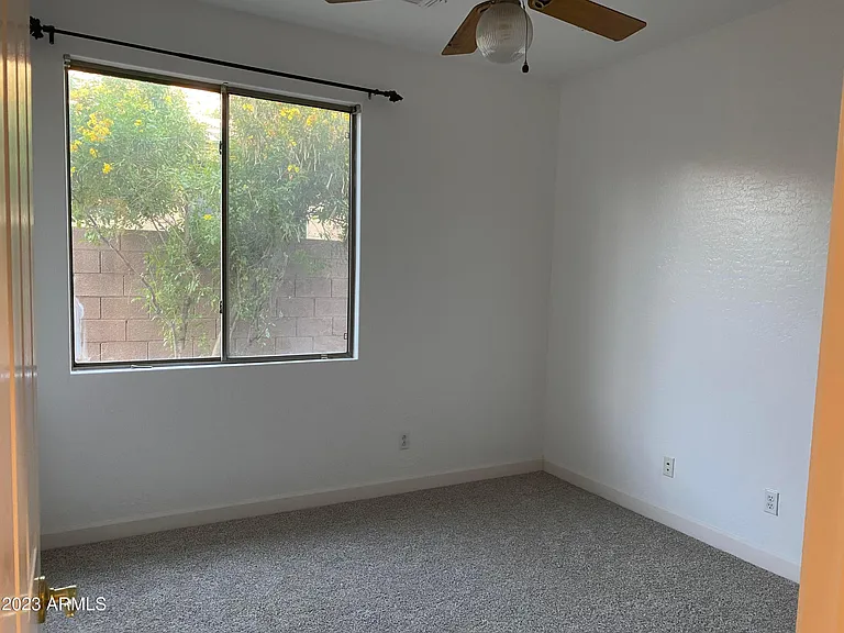 232 W Hawk Way — Photo 4