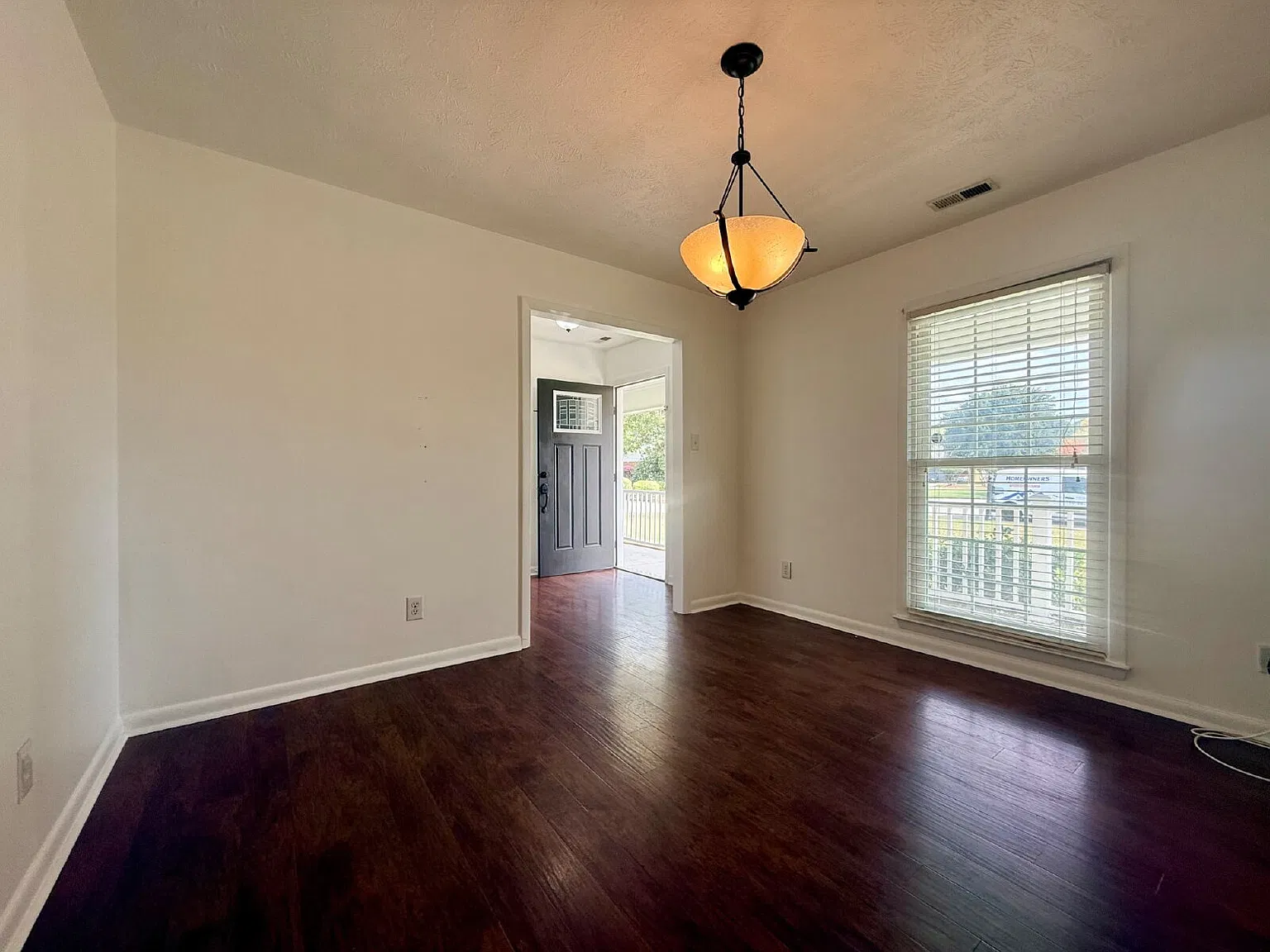 3 bed, 2.0 bath, 1441 sqft, $1,550 — Photo 4