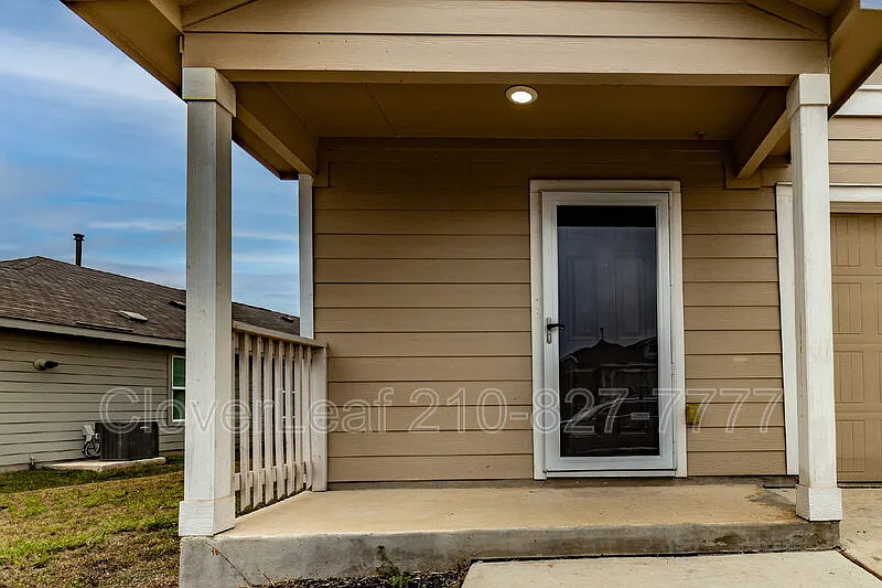 4 bed, 2.5 bath, 1946 sqft, $1,697 — Photo 4