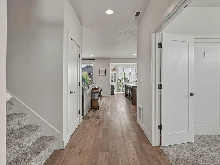1008 NE Whistle Way — Photo 7