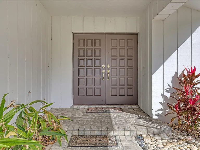 4989 Pineview Cir — Photo 3
