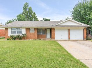 820 Sunset Dr, Edmond, OK 73003