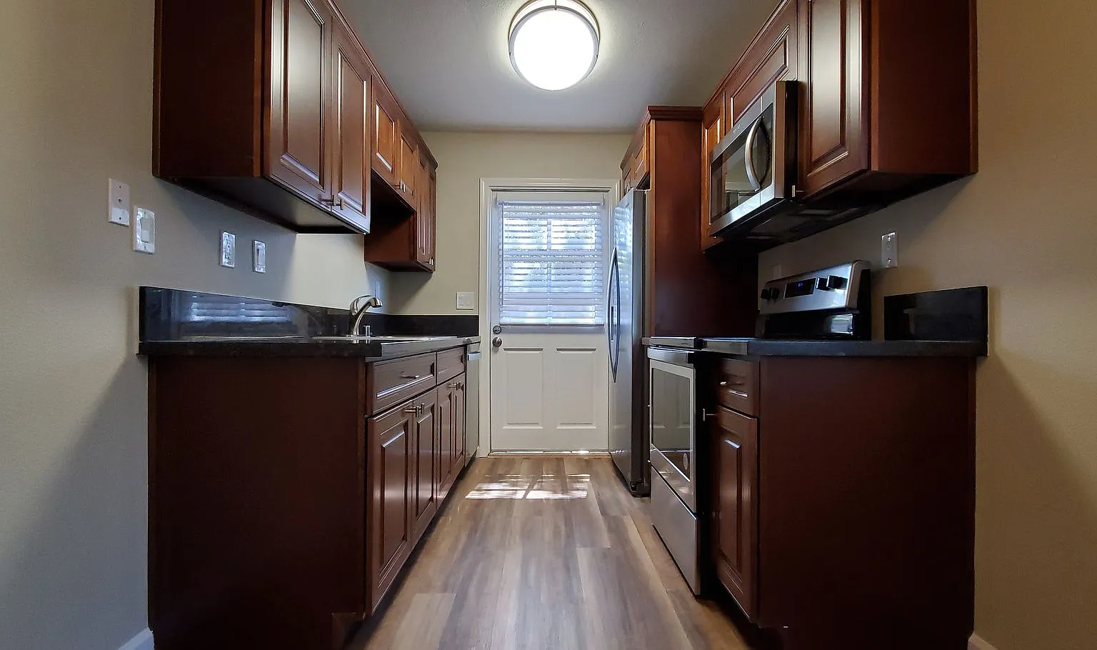 5th Avenue Apartment Homes — Photo 3
