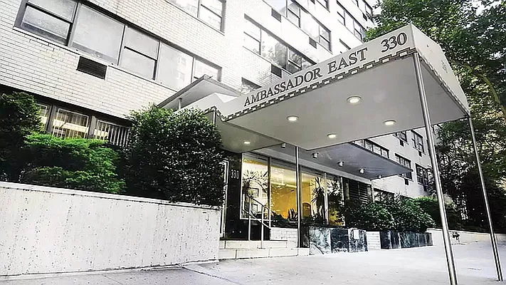 Rented by Manhattan Realty Group | media 8