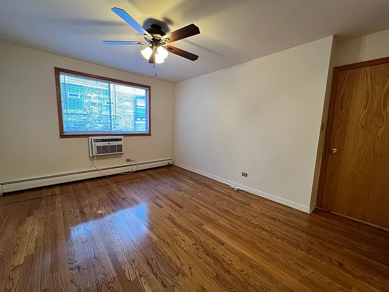 417 W Roscoe St — Photo 28