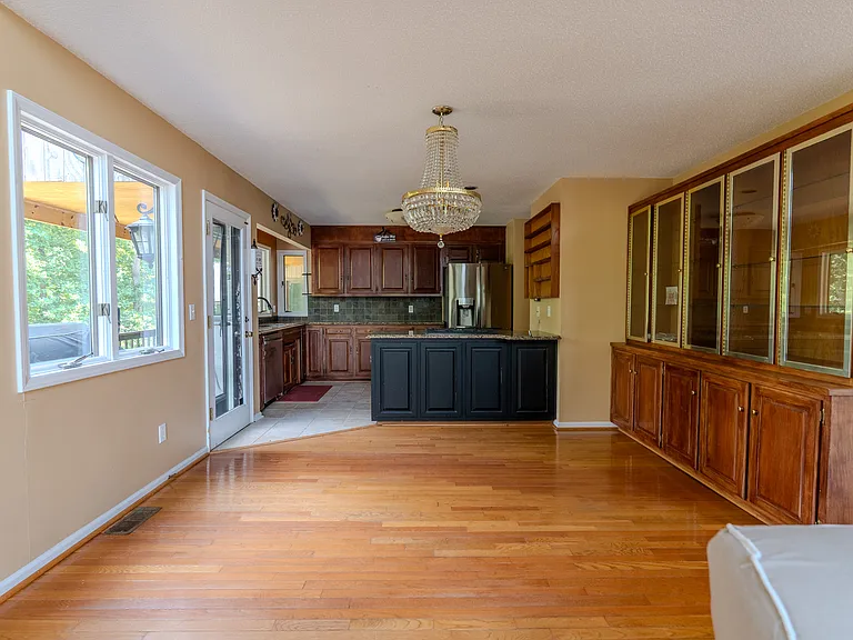 256 Greenbay Rd — Photo 15