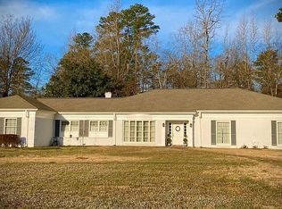 1101 Robinhood Rd, Starkville, MS 39759