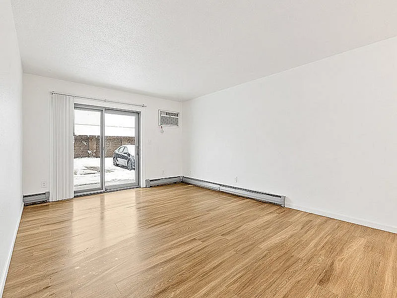Sheridan Lake Apartments — Photo 4