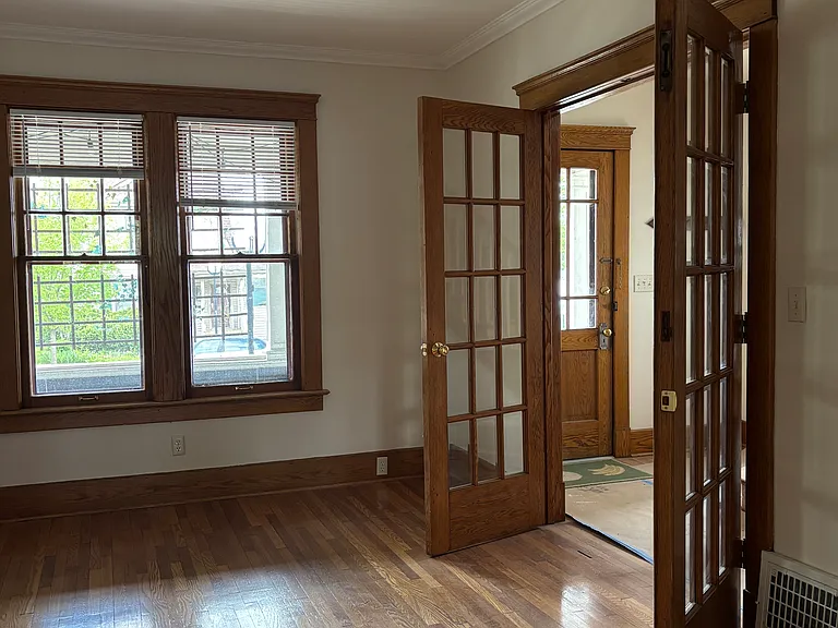 418 N Main St — Photo 5
