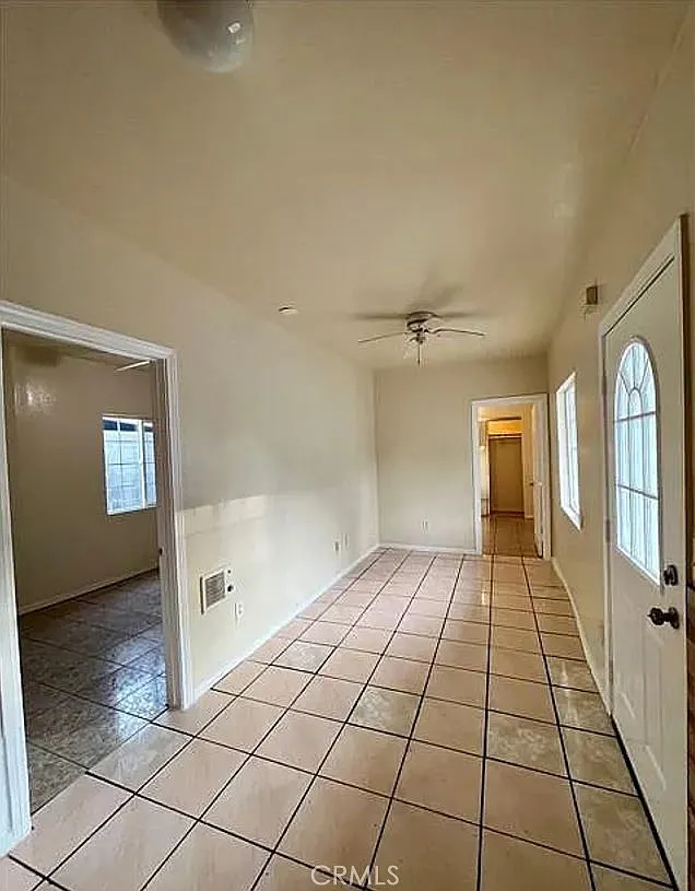 2 bed, 580 sqft, $2,200 — Photo 2