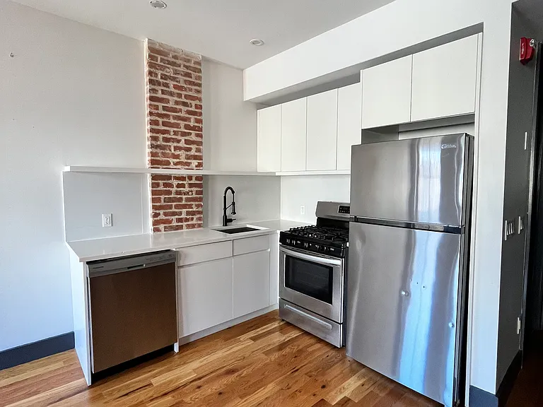 576 Communipaw Ave #206 — Photo 1
