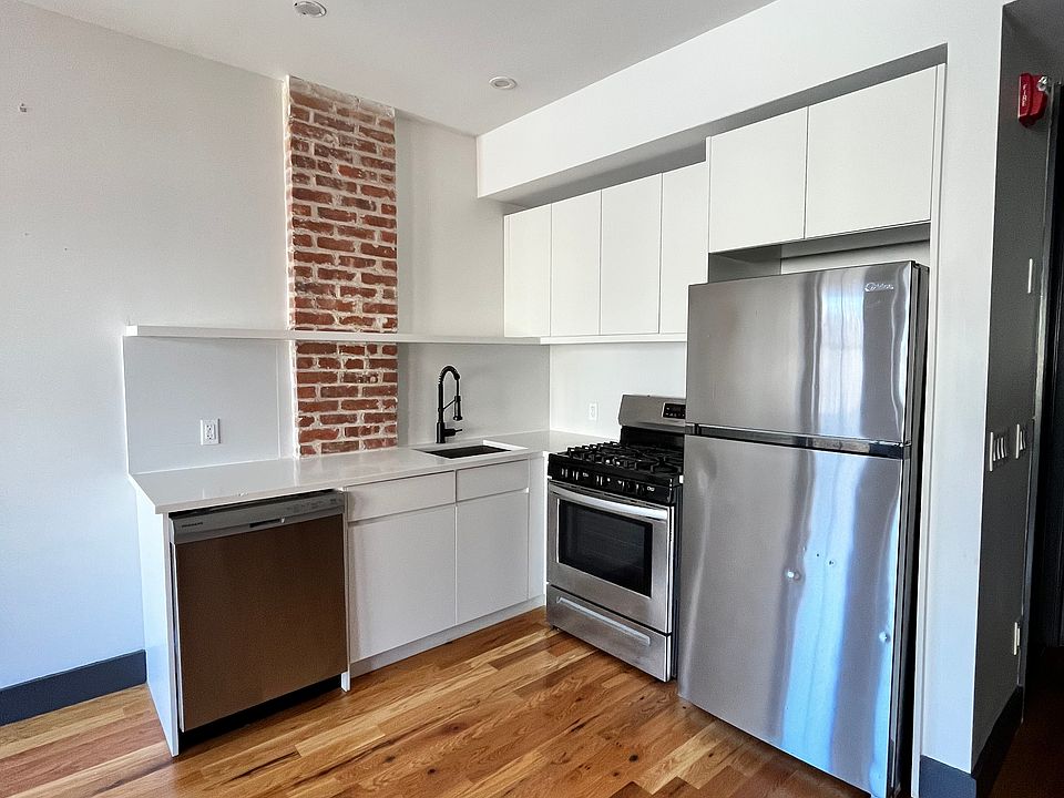1st image of 576 Communipaw Ave #206