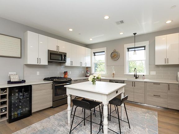 3rd image of 447 Frankfort St #Penthouse
