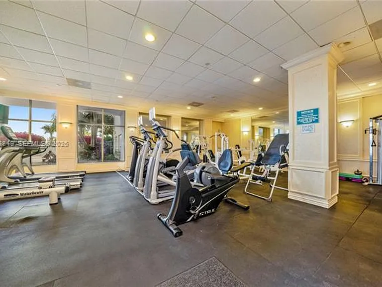 5700 Collins Ave #8A — Photo 25