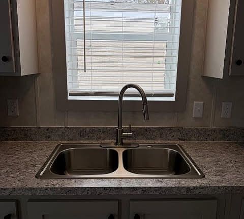 5th image of 62 Hyland Dr