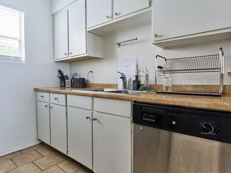 Peppertree Apartments — Photo 33