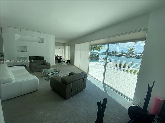 3rd image of 424 W Di Lido Dr