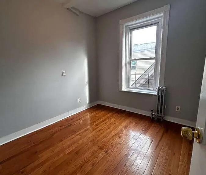 138 Hawthorne Ave — Photo 7