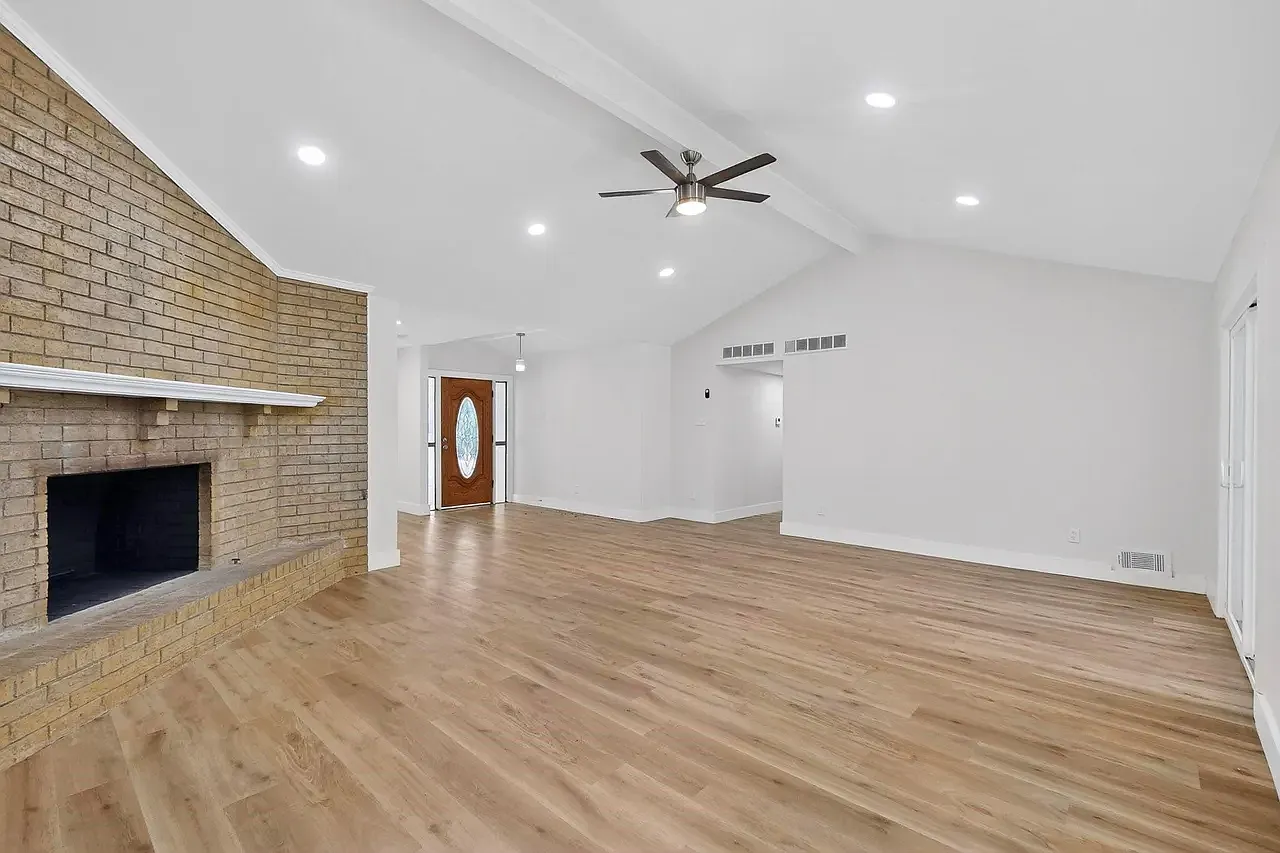4 bed, 2.5 bath, 2240 sqft, $3,200 — Photo 3
