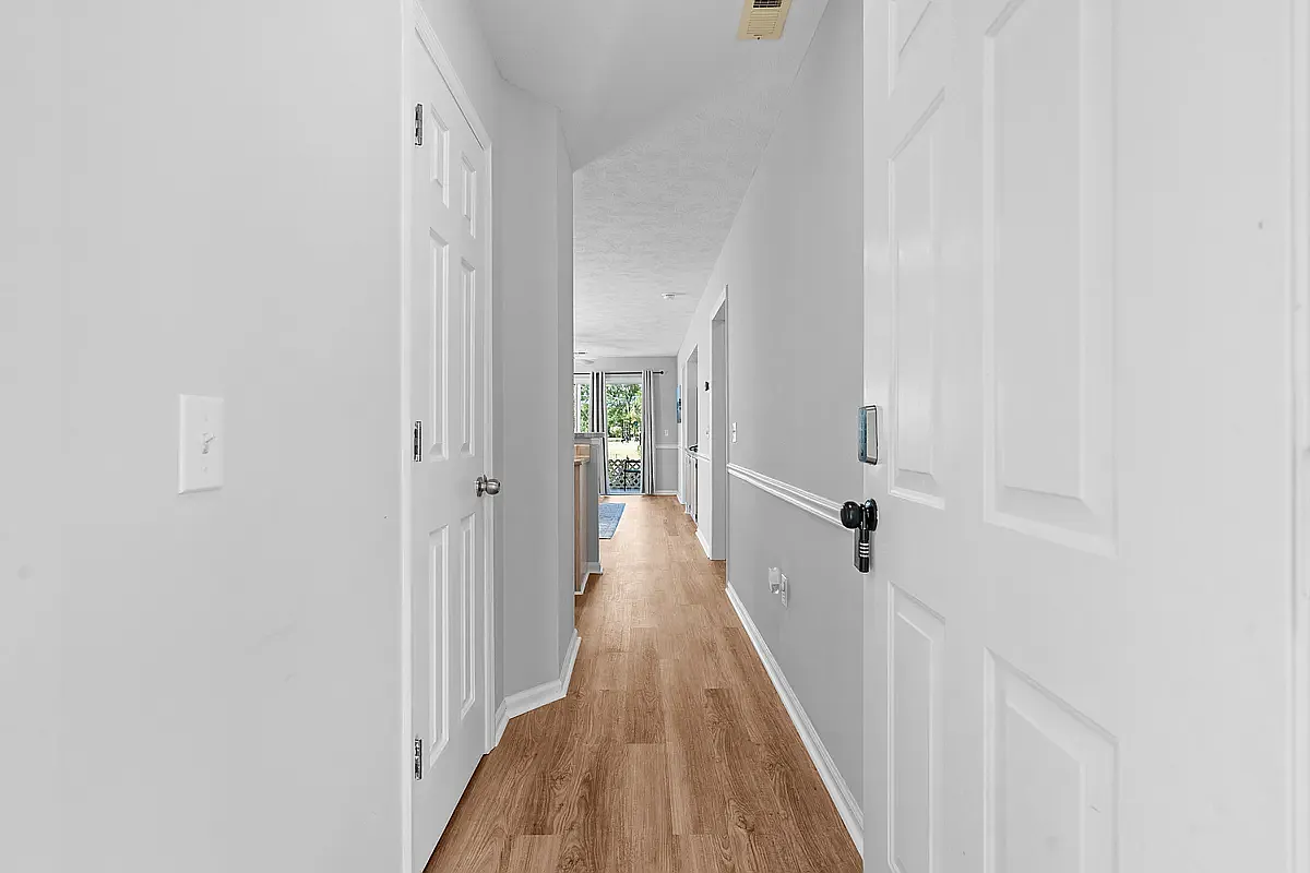 2 bed, 894 sqft, $1,600 — Photo 2