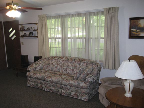 3rd image of 2305 Glenbrook Dr