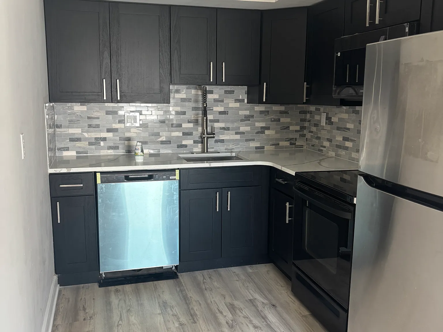 2 bed, 950 sqft, $1,700 — Photo 2