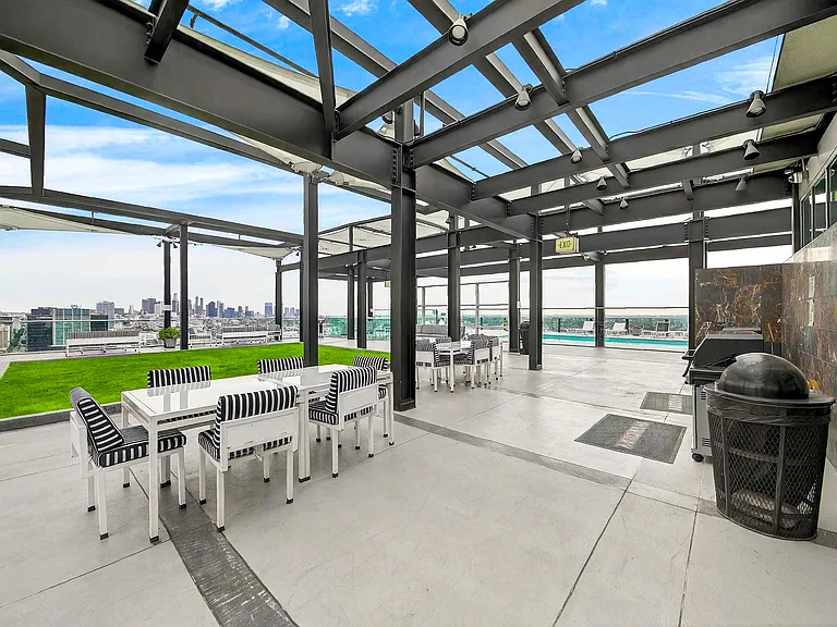 3810 Wilshire Blvd #1405 — Photo 39