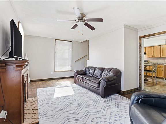 4th image of 301 N 2nd Ave