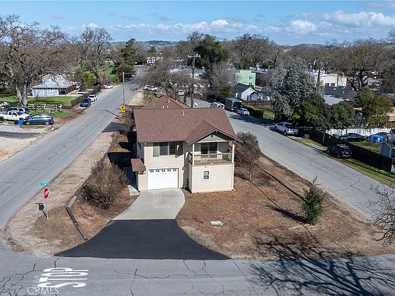 4th image of 215 Old County Rd