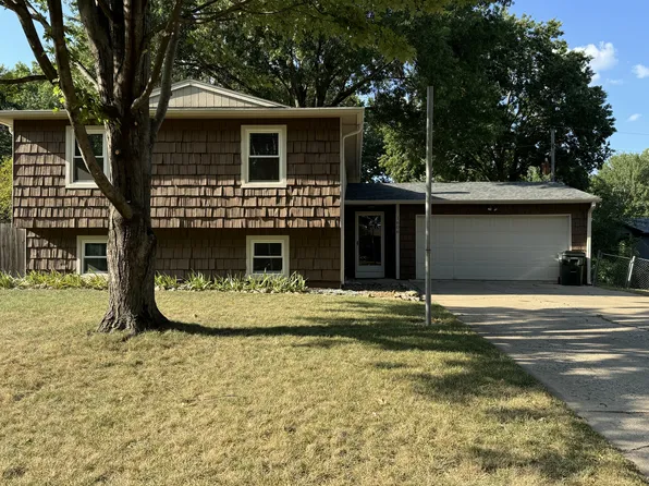 1606 W 28th Ter, Lawrence, KS 66046