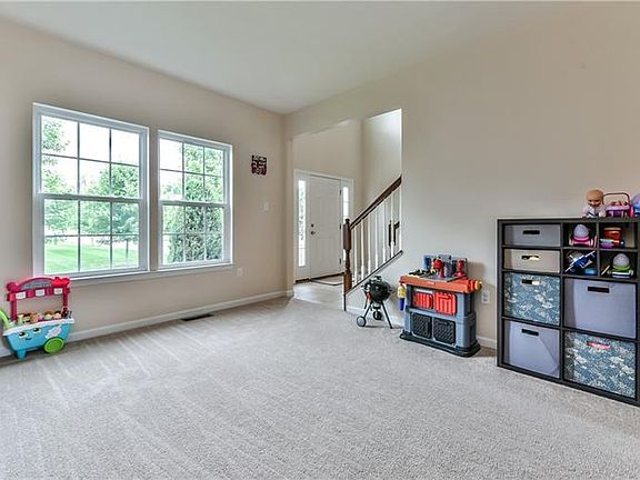 5th image of 706 Finchley Cir