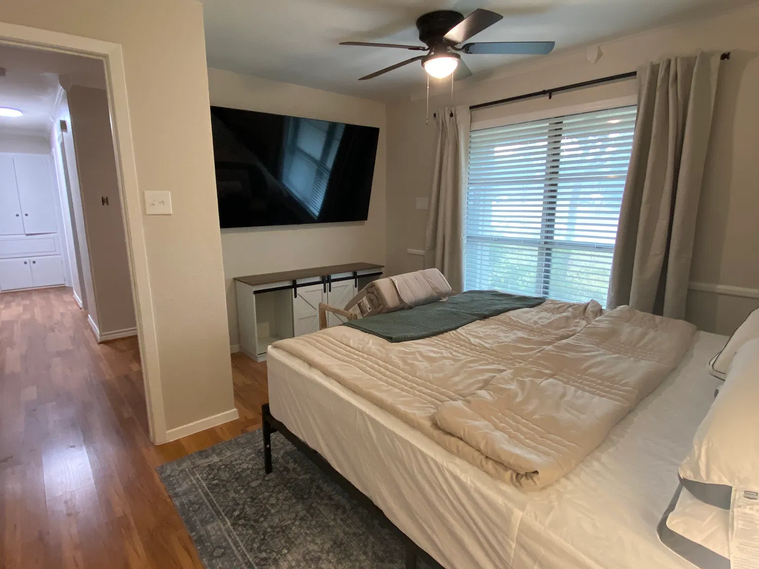 4 bed, 1452 sqft, $5,470 — Photo 3