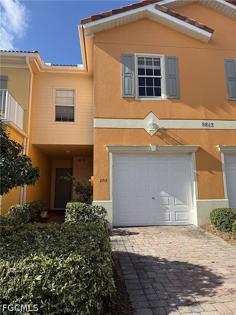 3 bed, 2.5 bath, 1819 sqft, $2,250 — Photo 2