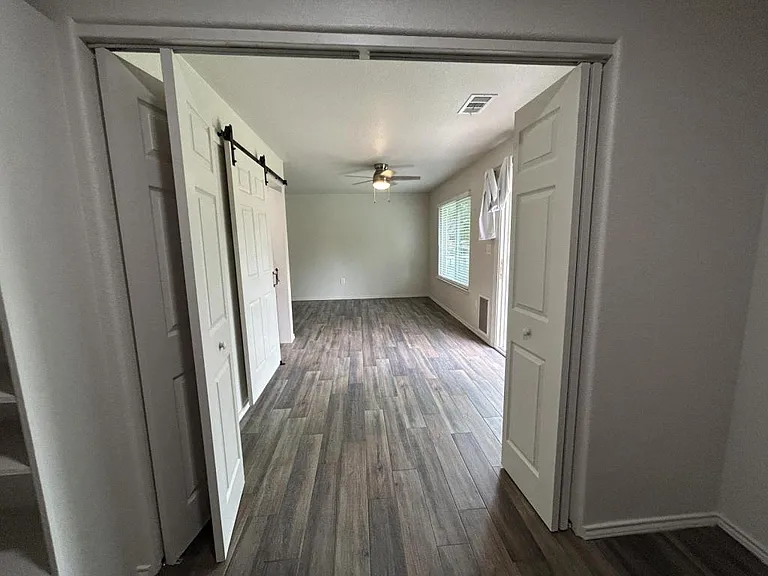1029 N Water St — Photo 11