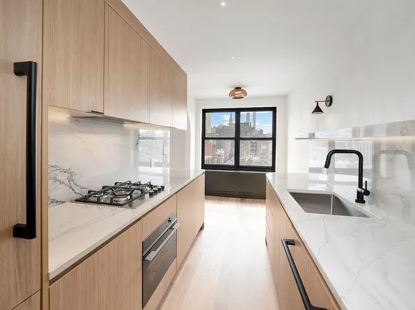 300 W 23rd St APT 15H, New York, NY 10011