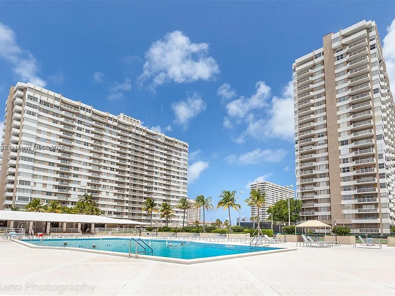 1965 S Ocean Dr #10M — Photo 2
