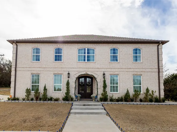 1403 Charles F Cooper Memorial Dr, Sulphur, OK 73086