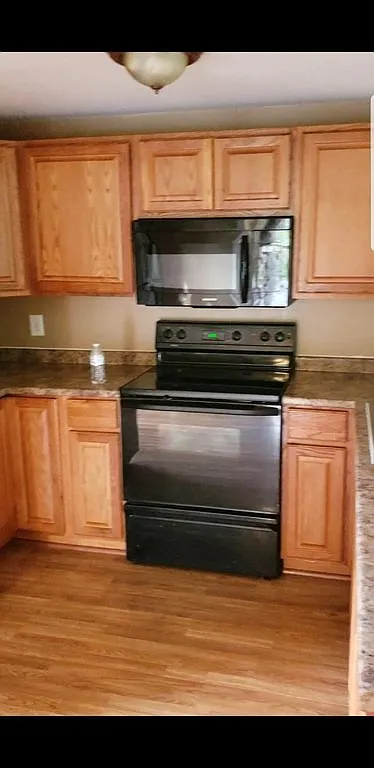 Building Photo - 300 Majestic Ct