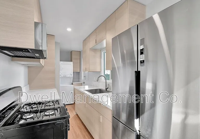 2176 Bacon St — Photo 10